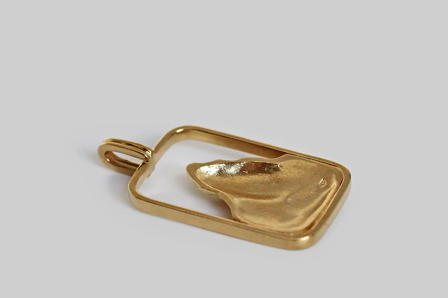 Graphic 1980s Rectangular Matterhorn Pendant in 18k Gold